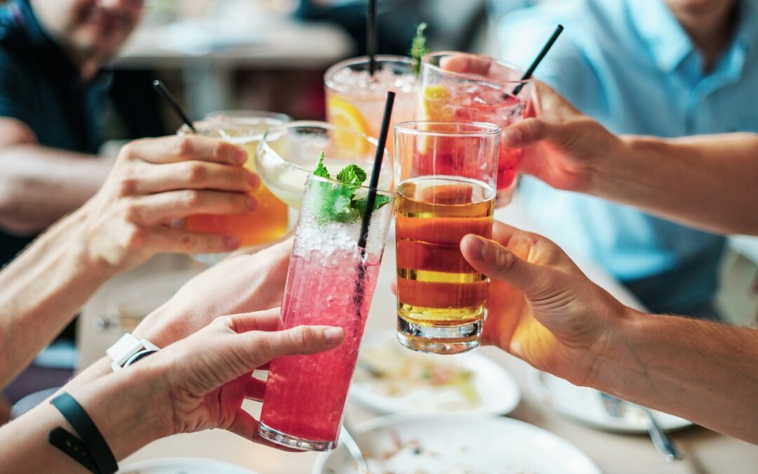 Drinki na imprezę: szybkie przepisy